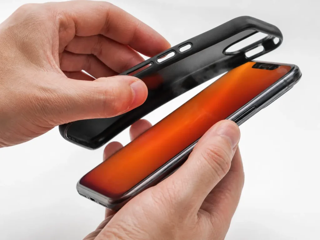 remover a capinha para ajudar o celular esquentando muito a esfriar